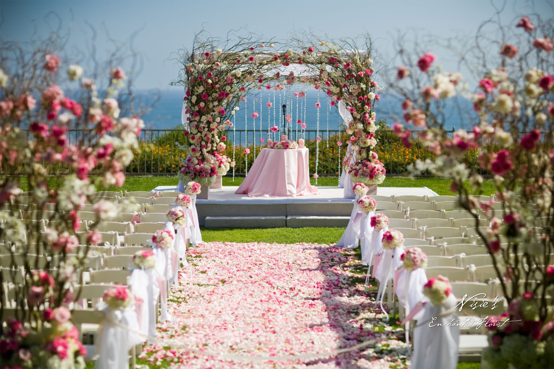 https://weddingdc.net/wp-content/uploads/2018/09/5-top-flower-decorators-in-mumbai-that-can-set-the-right-ambience-for-your-wedding.jpg